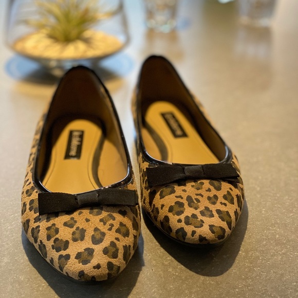 Liz Claiborne Leopard Blush Suede Flats - Picture 5 of 6